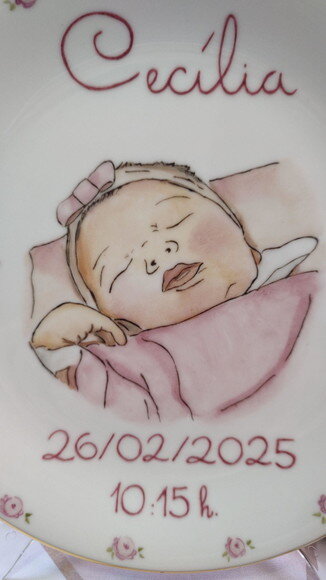 Prato de Nascimento Um Bebê Pintado 19cm