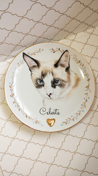 Prato Decorativo 26cm com Um Pet Pintado Borda Delicada