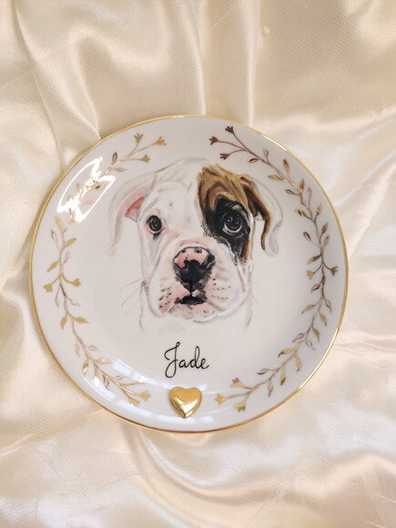 Prato Decorativo 19cm com Um Pet Pintado e Borda Delicada