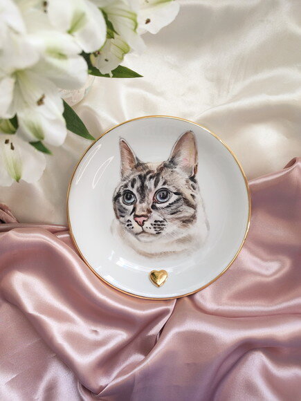 Prato Decorativo com Um Pet 19cm Detalhes em Ouro.