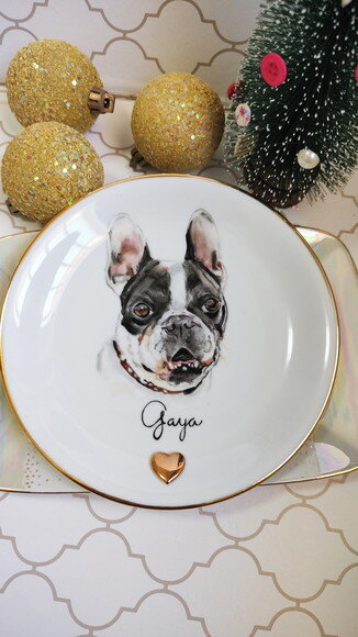 Prato Decorativo com Um Pet 19cm Detalhes em Ouro.