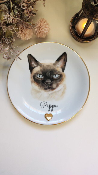Prato Decorativo com Um Pet 19cm Detalhes em Ouro.