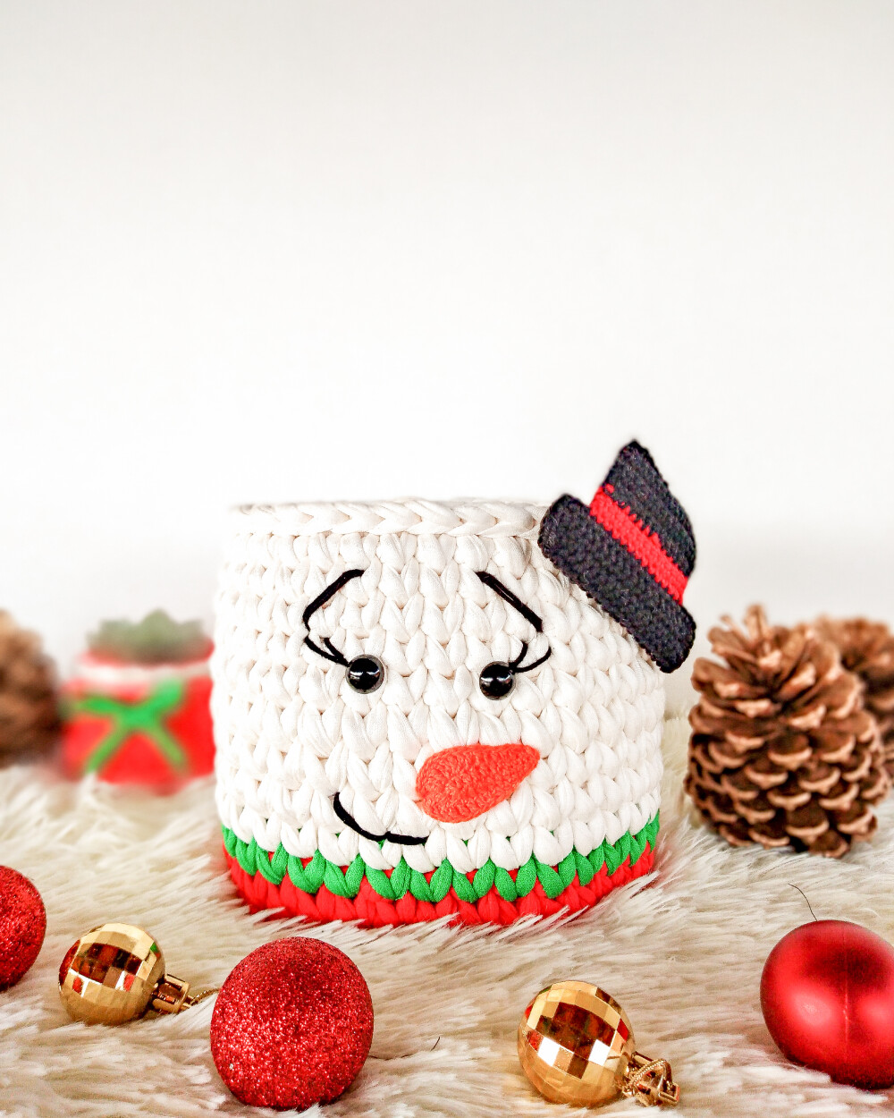 Porta Panetone Boneco de Neve em Crochê