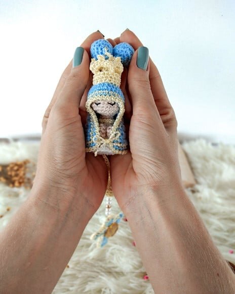 Terço de Crochê mãezinha do céu artesanal decoração quarto de bebê