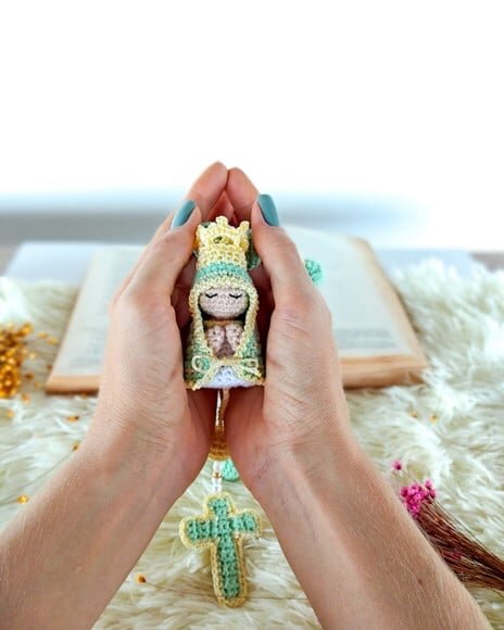 Terço de Crochê mãezinha do céu artesanal