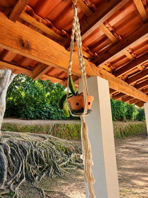 Suporte em macramé para plantas