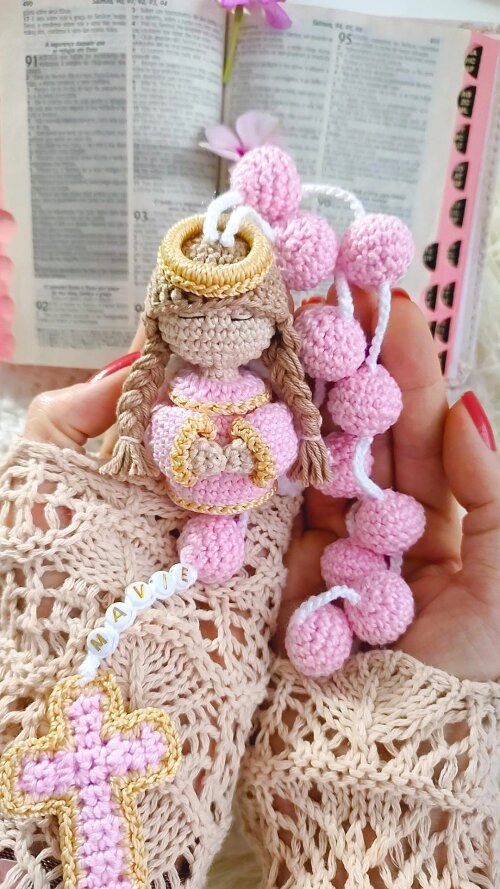 Terço de crochê Anjo da Guarda lembrancinha maternidade
