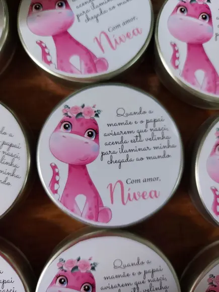 Latinha com Vela , Lembrança Nascimento. Dinossauro Menina