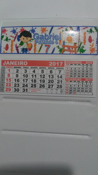 Calendario de mesa pintando o sete