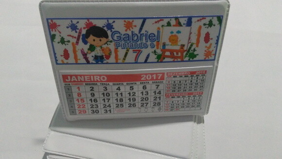 Calendario de mesa pintando o sete