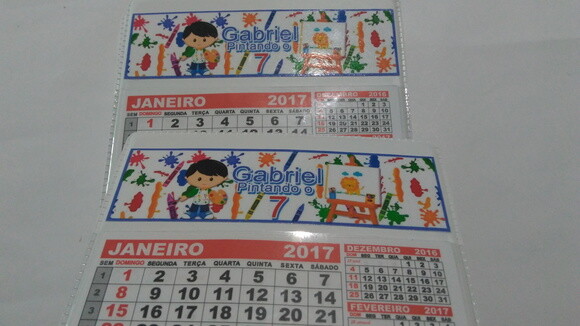 Calendario de mesa pintando o sete