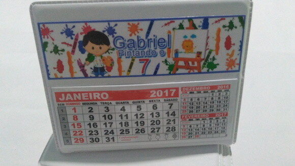 Calendario de mesa pintando o sete