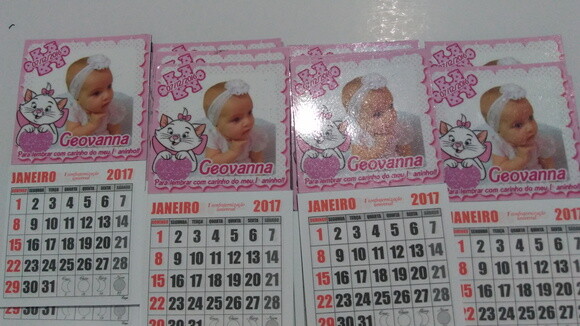 Imã com calendario gata marie