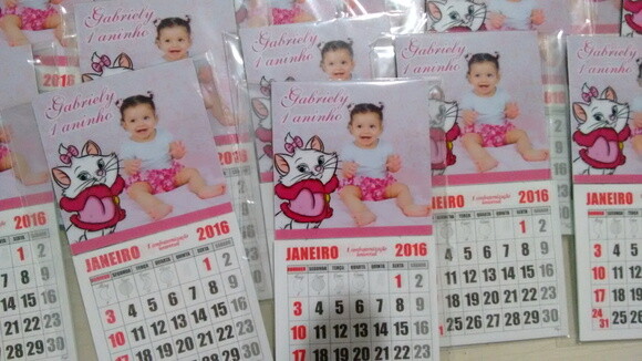Imã com calendario gata marie