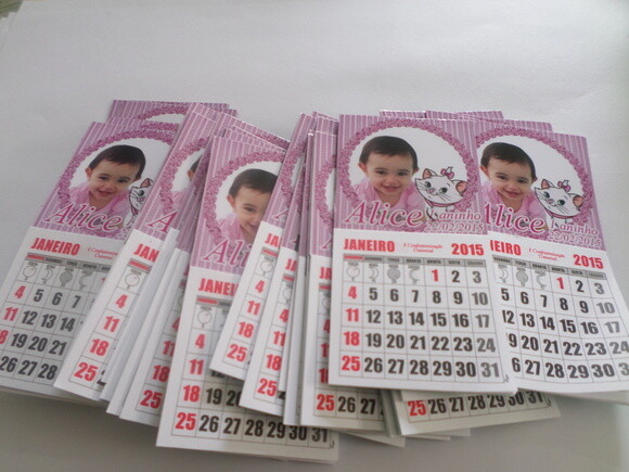 Imã com calendario gata marie