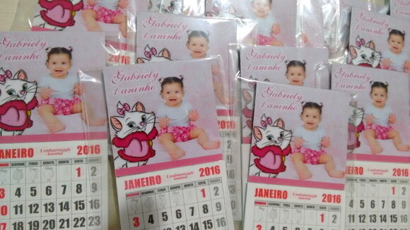 Imã com calendario gata marie