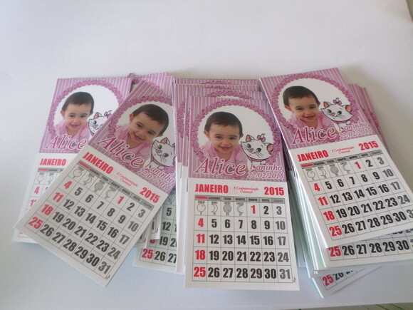 Imã com calendario gata marie