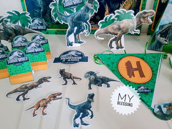 Kit Só Um Bolinho Jurassic Word