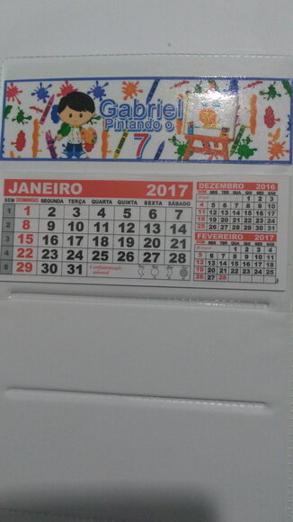 Calendario de mesa pintando o sete