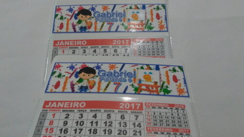 Calendario de mesa pintando o sete