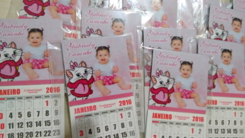 Imã com calendario gata marie
