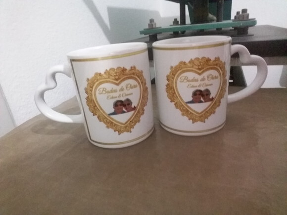 Caneca Porcelana Branca com alça de coração personalizada