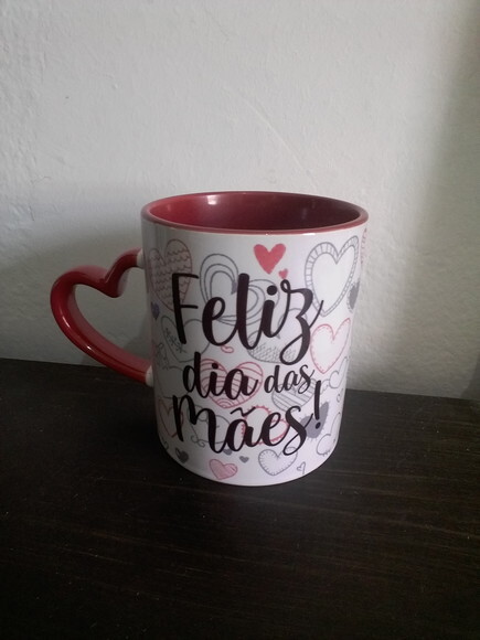 Caneca Porcelana Branca com alça de coração personalizada