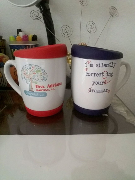 caneca porcelana com tampa de silicone personalizada 325 ml