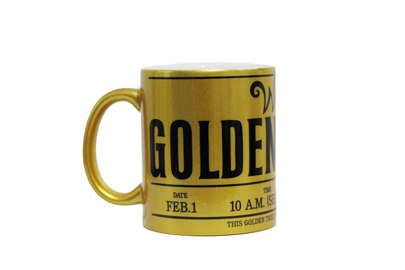 Caneca Porcelana Dourada Fabrica De Chocolate Convite Wonka