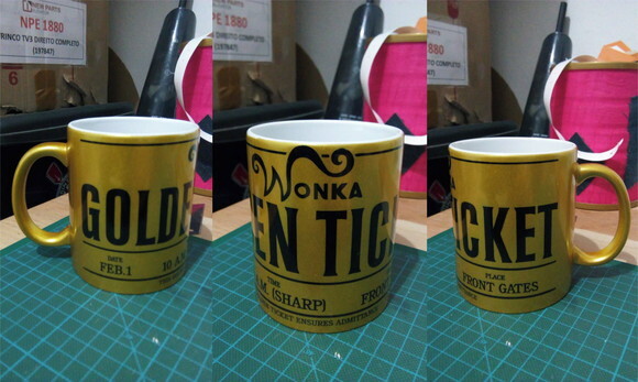 Caneca Porcelana Dourada Fabrica De Chocolate Convite Wonka