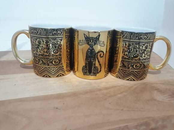 Caneca porcelana espelhada egipcia gato preta e dourada