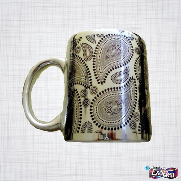 Caneca porcelana Paisley prata e preta