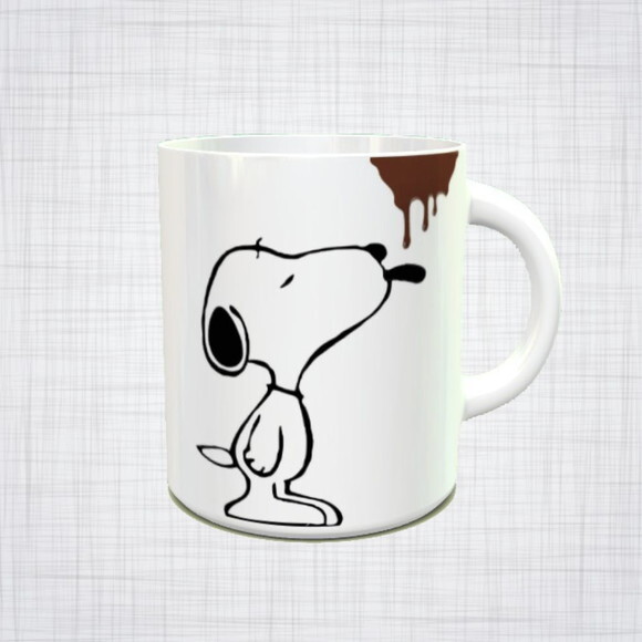 Caneca Porcelana Snoopy escorrendo café
