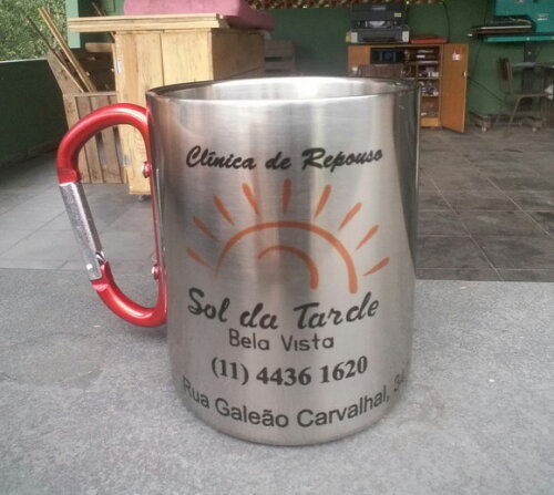 caneca inox cromada com alça mosquetão personalizada 300 ml