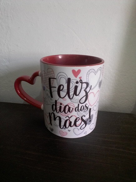 Caneca Porcelana Branca com alça de coração personalizada