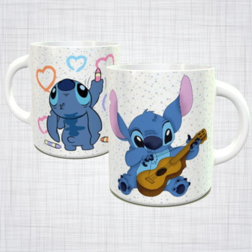 Caneca Porcelana lilo e stitch tocando violão desenhando
