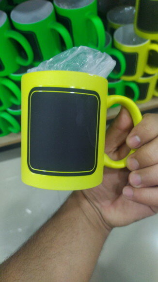 Caneca Porcelana Lousa colorida c/ 5 giz