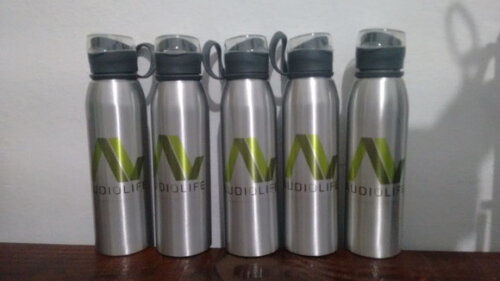 Squeeze Alumínio com Tampa e Alça 650 ml personalizado