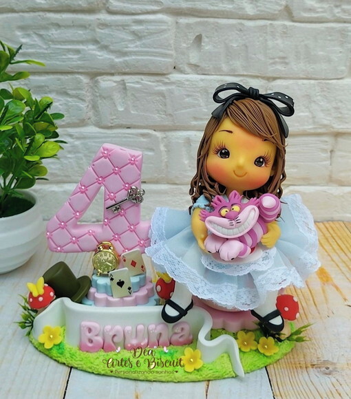 Topo de Bolo Alice no Pais das Maravilhas | Dea Artes e Biscuit