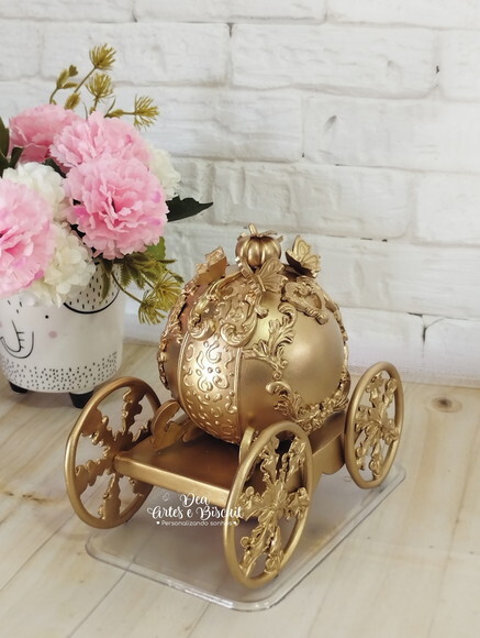 Carruagem Cinderela Dourada em Biscuit | Dea Artes e Biscuit