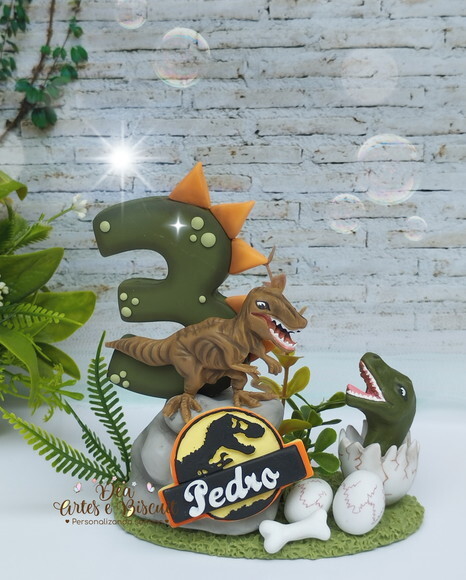 Vela em Biscuit - Tema Dinossauro | Dea Artes e Biscuit