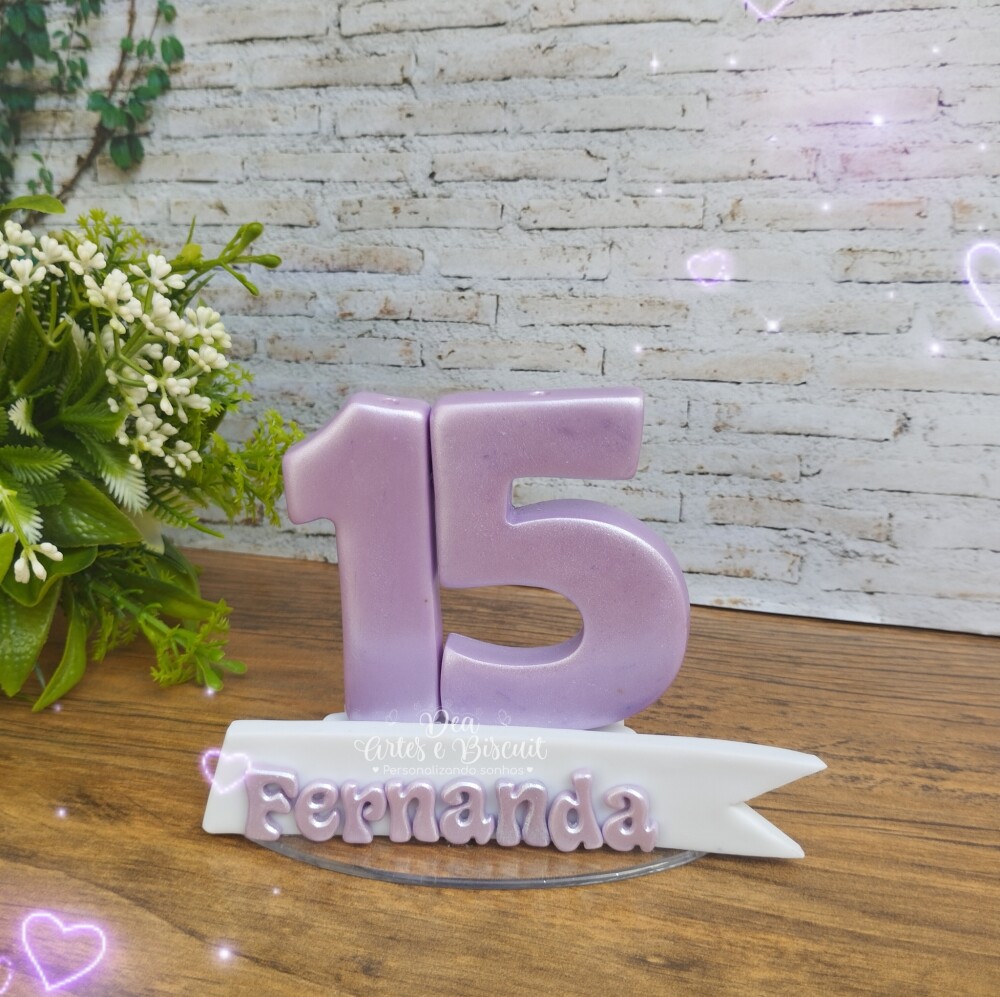 Vela de 15 Anos Minimalista Lilás com Nome | Dea Artes e Biscuit