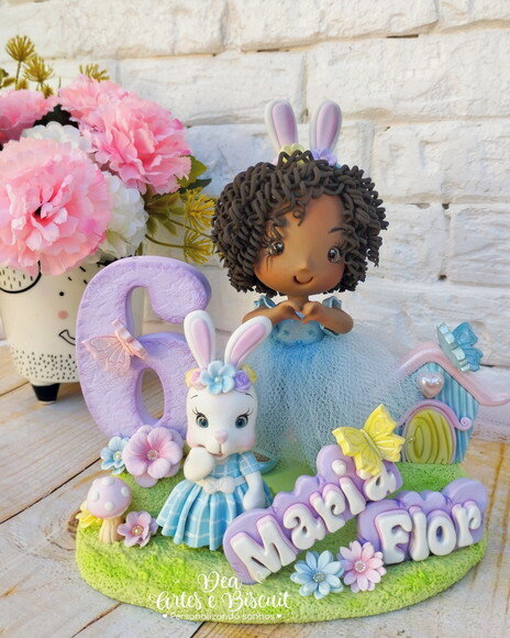 Topo de Bolo Personalizado em Biscuit- Menina Coelhinha
