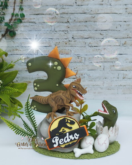Vela em Biscuit - Tema Dinossauro | Dea Artes e Biscuit