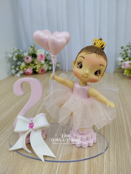 Topo de Bolo Bailarina em Biscuit com Vela e Nome Personalizado