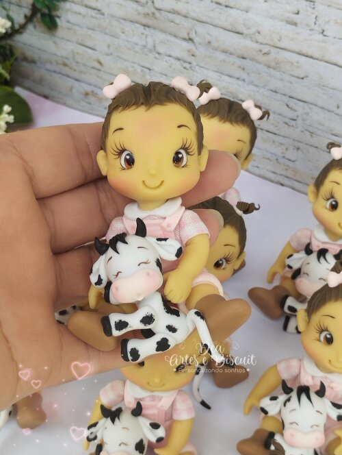 Aplique de Fazendeirinha Personalizada em Biscuit
