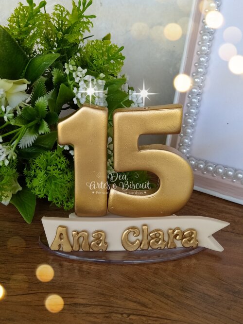 Vela de 15 Anos Minimalista Dourada com Nome