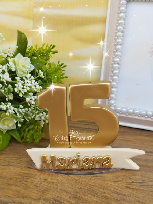 Vela de 15 Anos Minimalista Dourada com Nome