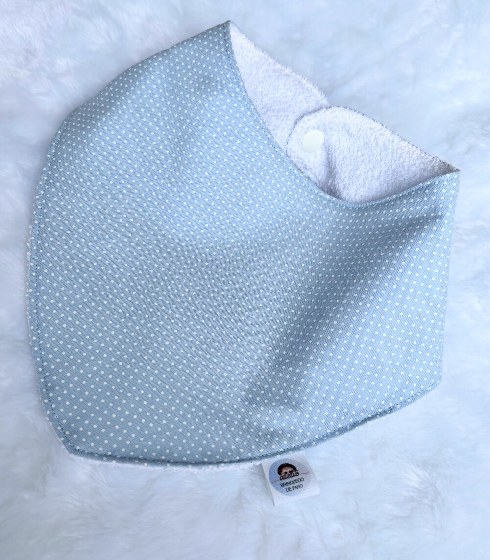 Babador bandana e mordedor sensorial para bebês