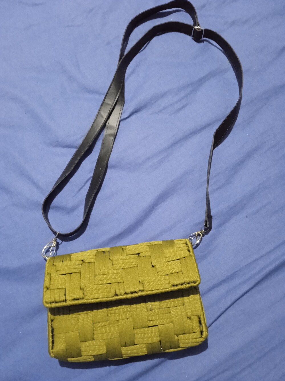 Bolsa bordada verde oliva